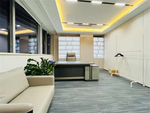 通用国际中心 198㎡办公室 3.5元/平米/天